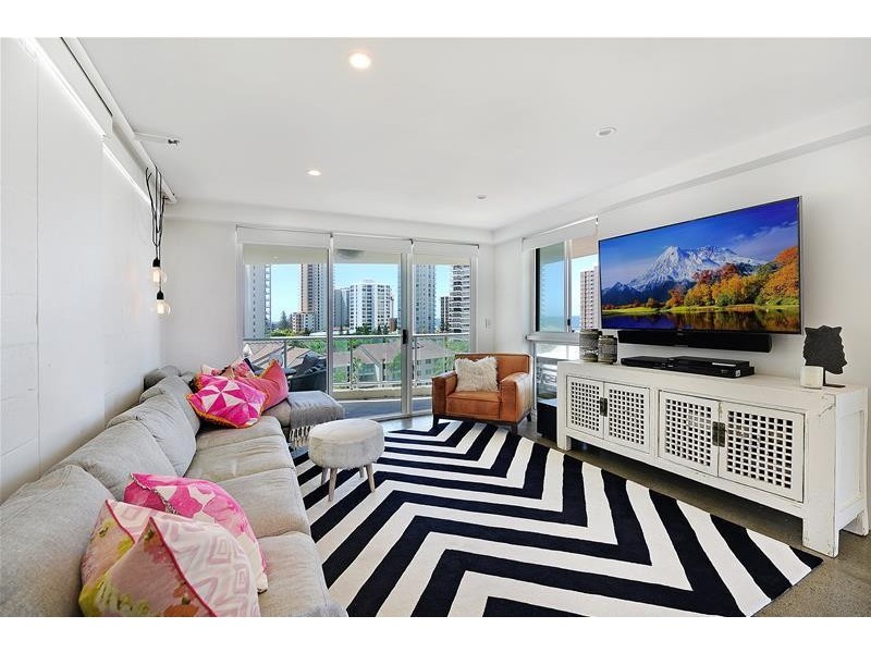 ‘The Crest’ 15 Breaker Street, Main Beach QLD 4217