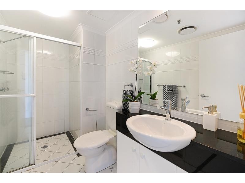 ‘The Crest’ 15 Breaker Street, Main Beach QLD 4217