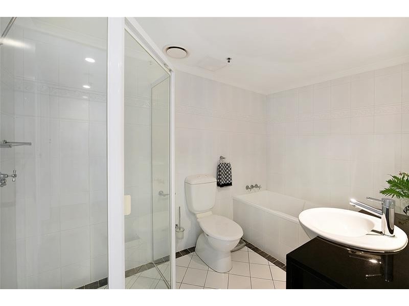 ‘The Crest’ 15 Breaker Street, Main Beach QLD 4217