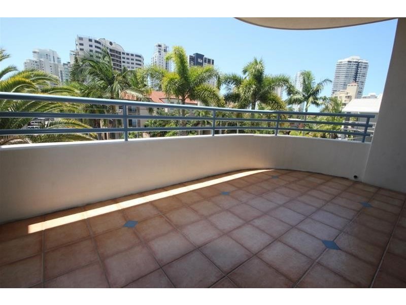 ‘Main Place’ 32 Cronin Avenue, Main Beach QLD 4217