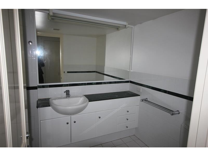 ‘Main Place’ 32 Cronin Avenue, Main Beach QLD 4217