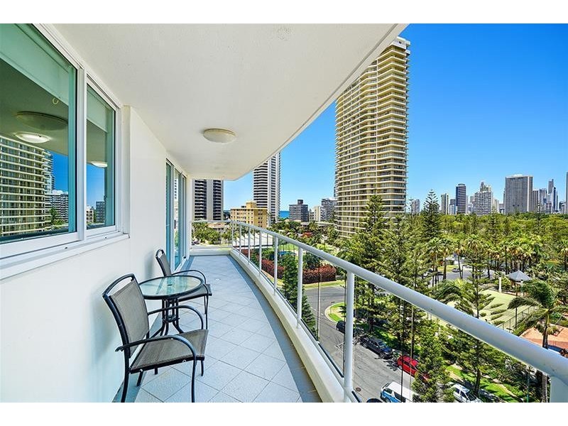 ‘THE CREST’ 15 Breaker_ Street, Main Beach QLD 4217