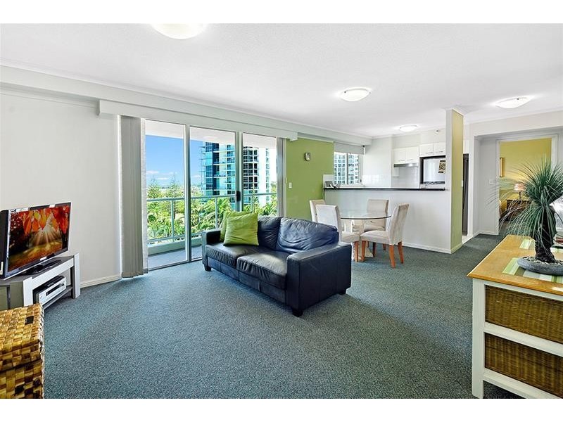 ‘THE CREST’ 15 Breaker_ Street, Main Beach QLD 4217