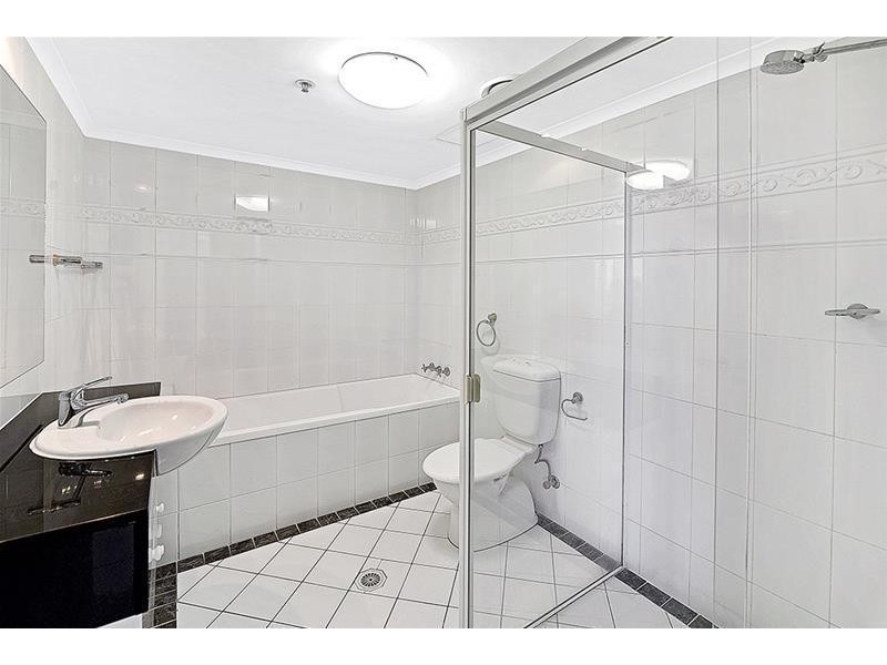 ‘THE CREST’ 15 Breaker_ Street, Main Beach QLD 4217