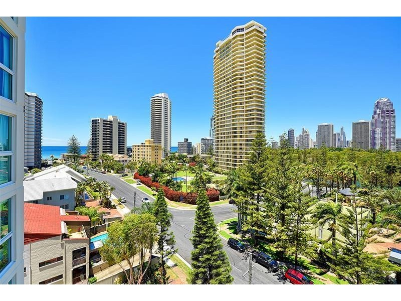 ‘THE CREST’ 15 Breaker_ Street, Main Beach QLD 4217