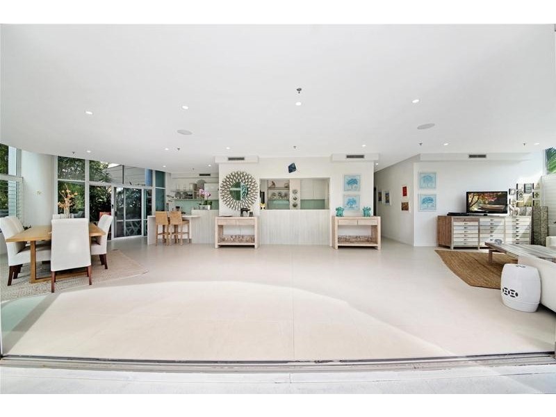 ‘MALIBU’ 3 Tedder Avenue, Main Beach QLD 4217