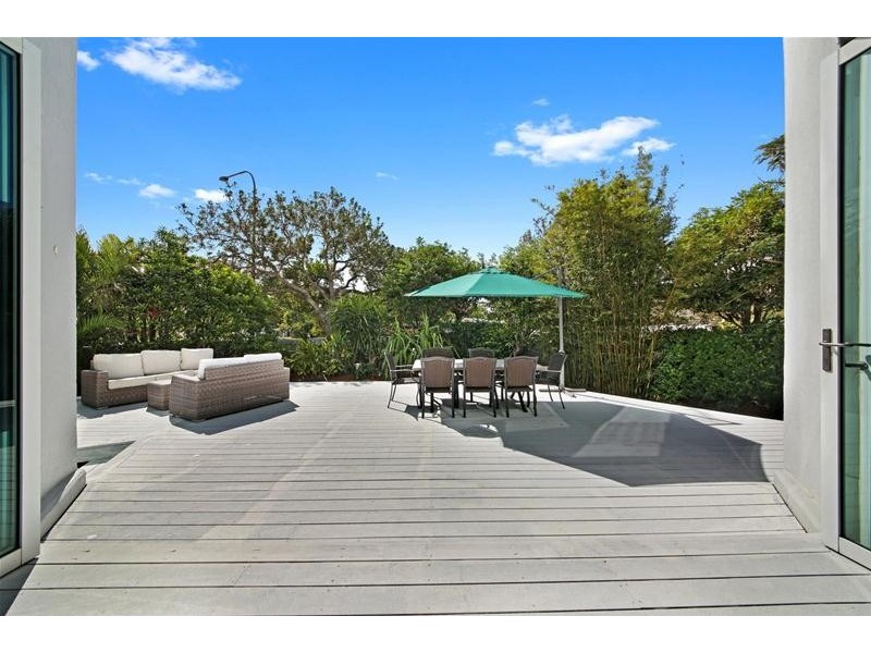 ‘MALIBU’ 3 Tedder Avenue, Main Beach QLD 4217