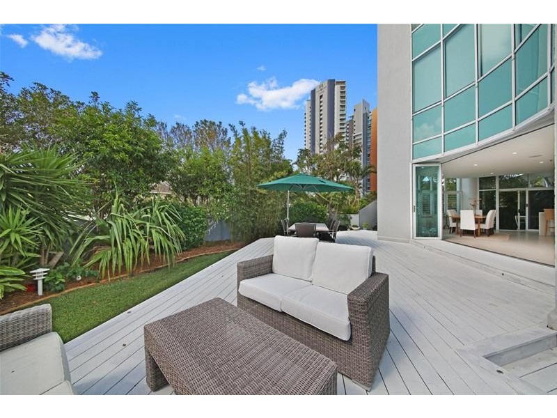 ‘MALIBU’ 3 Tedder Avenue, Main Beach QLD 4217