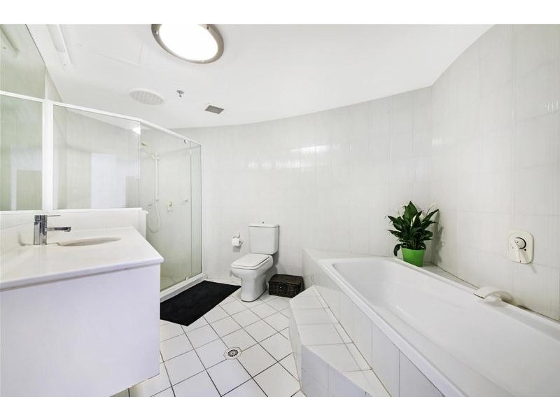 ‘MALIBU’ 3 Tedder Avenue, Main Beach QLD 4217