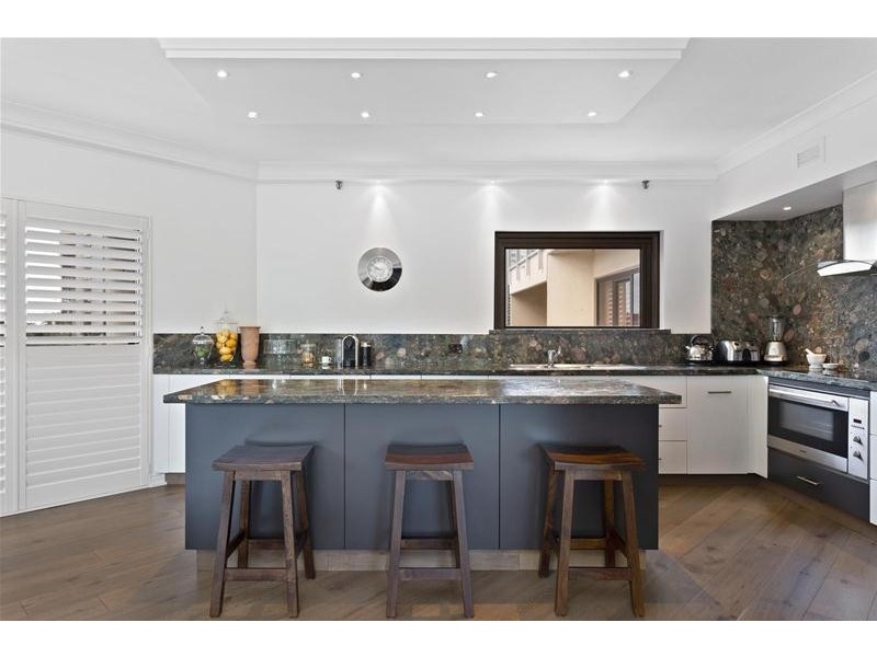 ‘ATLANTIS EAST’ 2 Admiralty Drive, Paradise Waters QLD 4217