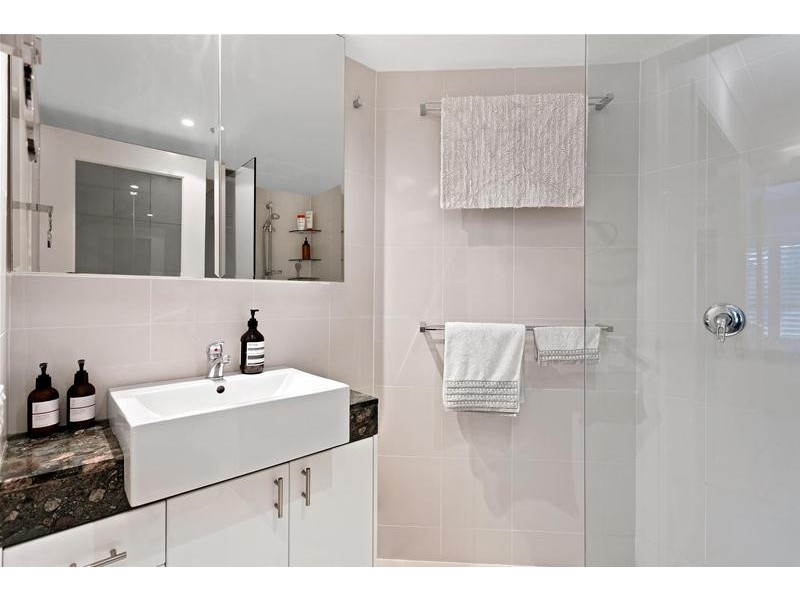 ‘ATLANTIS EAST’ 2 Admiralty Drive, Paradise Waters QLD 4217