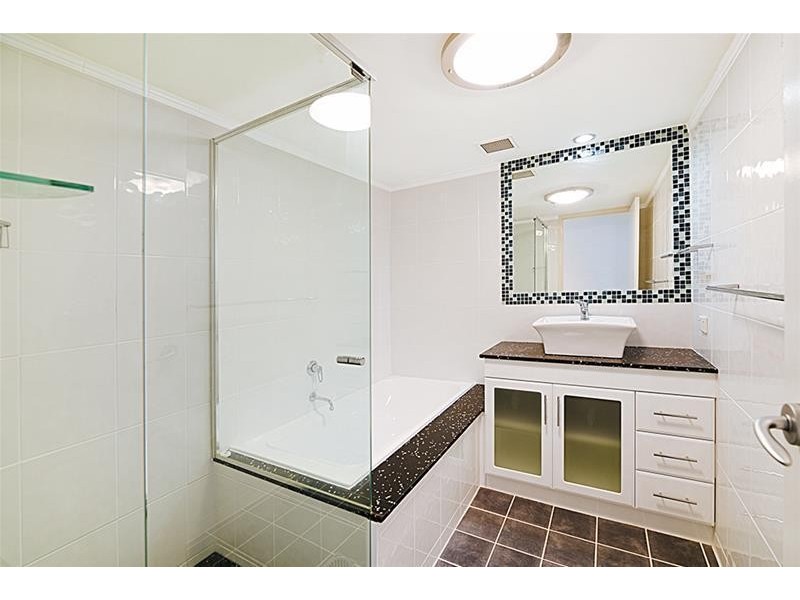 20 Cronin Avenue ‘MAIN BEACH TOWER’, Main Beach QLD 4217