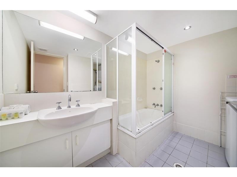 ‘Chidori Court’ 1 Cronin Avenue, Main Beach QLD 4217