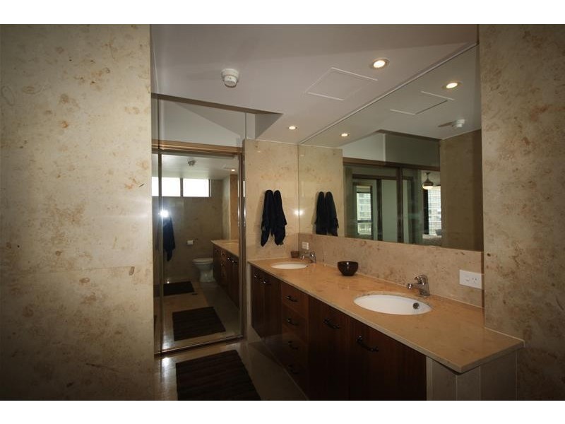 ‘Royal Surfrider’ Main Beach Parade, Main Beach QLD 4217