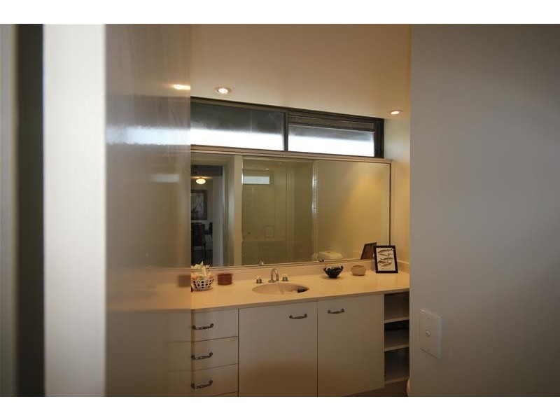 ‘Royal Surfrider’ Main Beach Parade, Main Beach QLD 4217