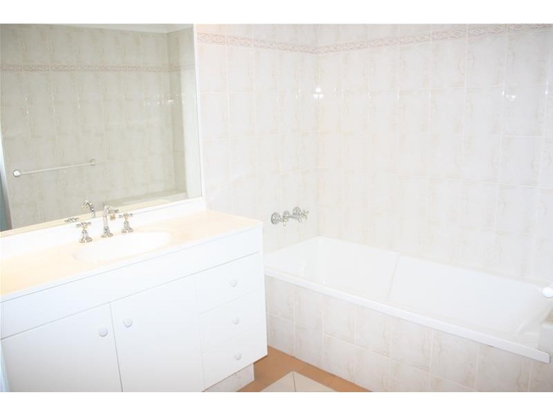 22 Montgomery Avenue, Main Beach QLD 4217