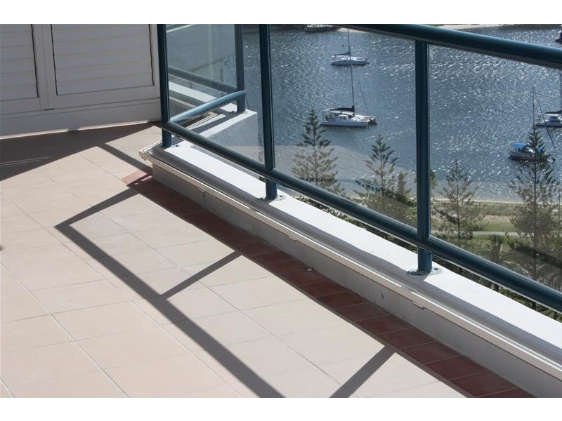 22 Montgomery Avenue, Main Beach QLD 4217