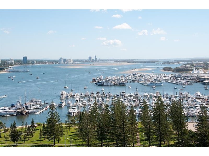 22 Montgomery Avenue, Main Beach QLD 4217