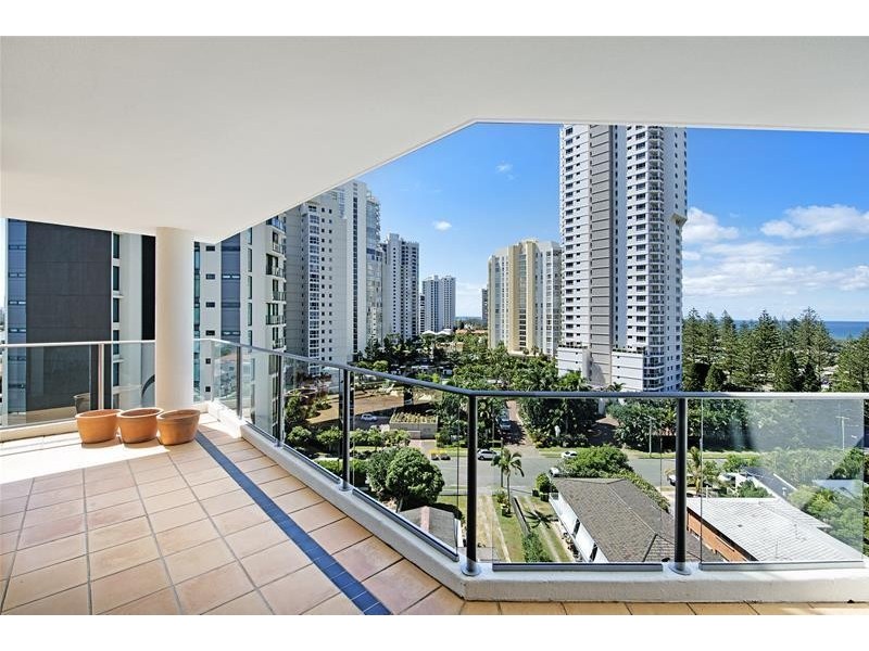 19 Peak ‘Calais’ Avenue, Main Beach QLD 4217