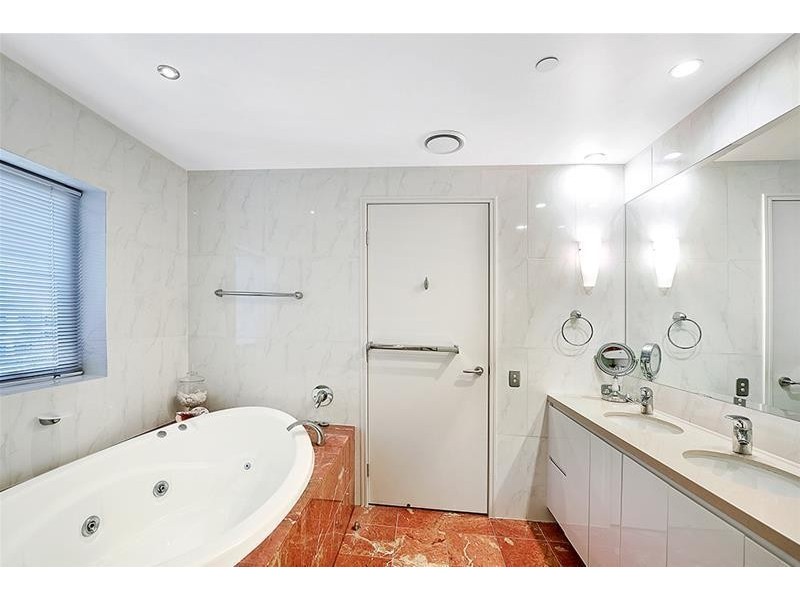 ‘MARQUIS ON MAIN’ 11 Peak. Avenue, Main Beach QLD 4217