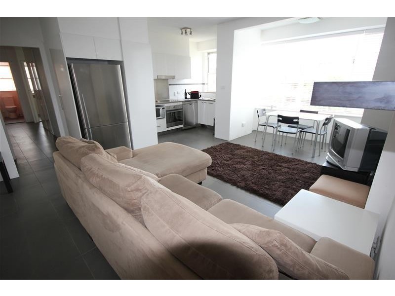 “Monte Video’ 9 Pacific Street, Main Beach QLD 4217