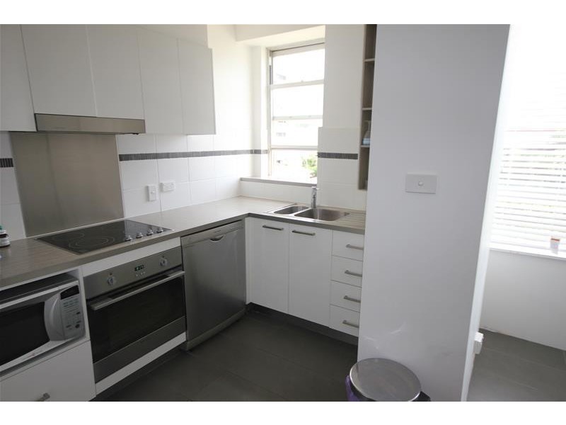 “Monte Video’ 9 Pacific Street, Main Beach QLD 4217