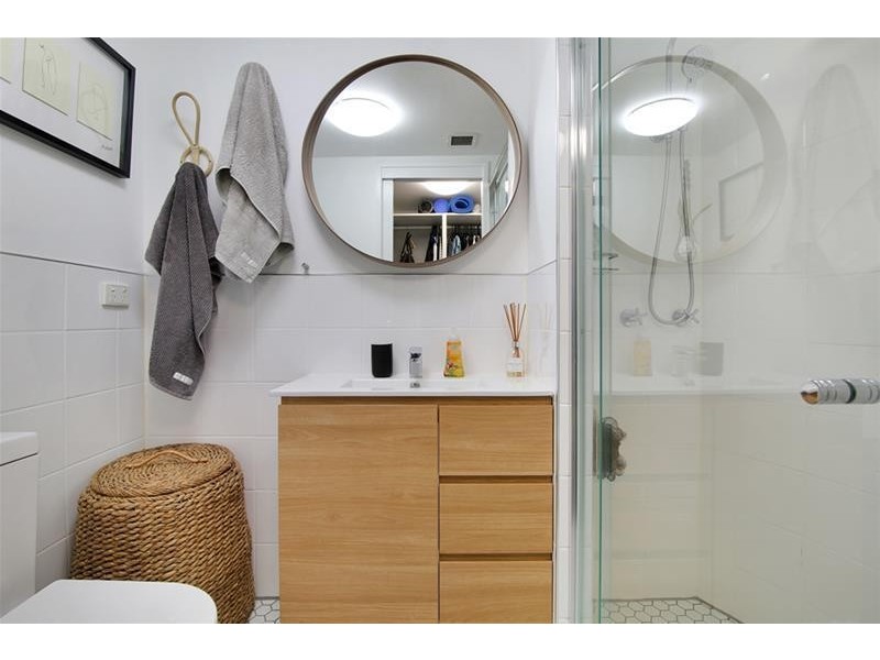 13 Montgomery Avenue, Main Beach QLD 4217