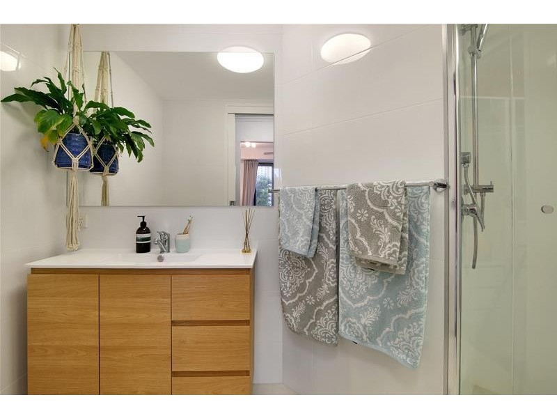 13 Montgomery Avenue, Main Beach QLD 4217