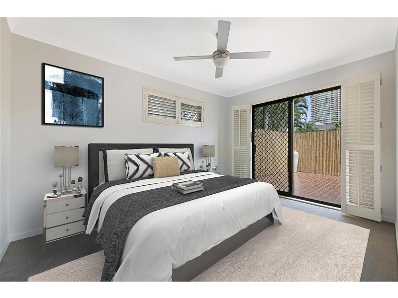 ‘MAINWAY LODGE’ 4  Peak Avenue, Main Beach QLD 4217