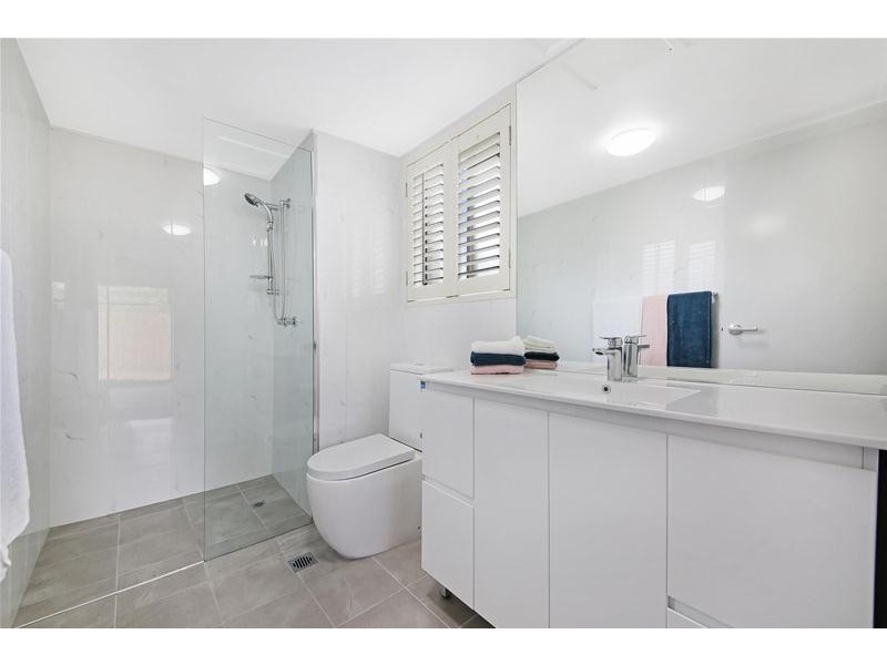 ‘MAINWAY LODGE’ 4  Peak Avenue, Main Beach QLD 4217