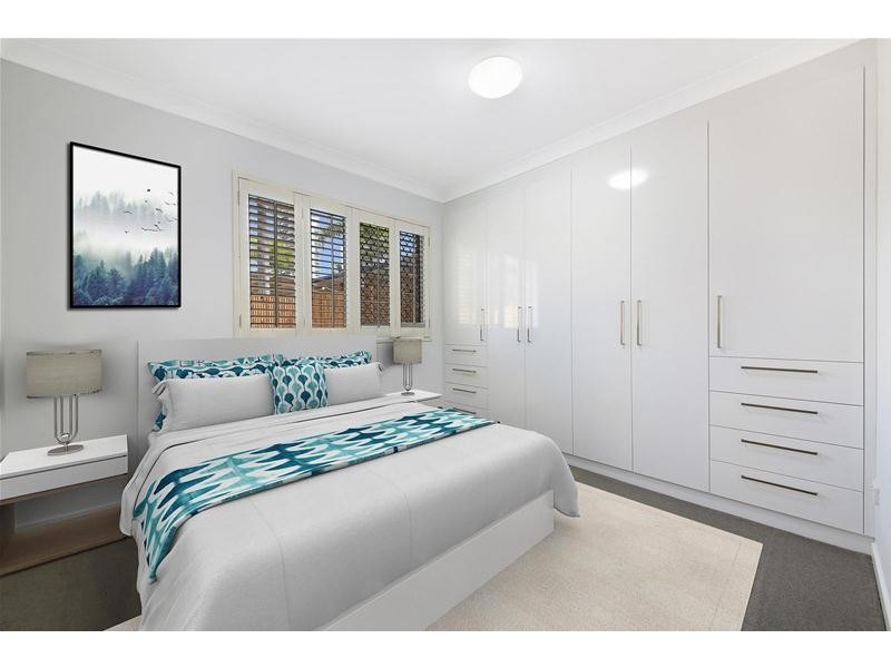 ‘MAINWAY LODGE’ 4  Peak Avenue, Main Beach QLD 4217