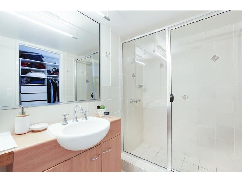 ‘YACHTING TOWERS’ 18 MacArthur Parade, Main Beach QLD 4217