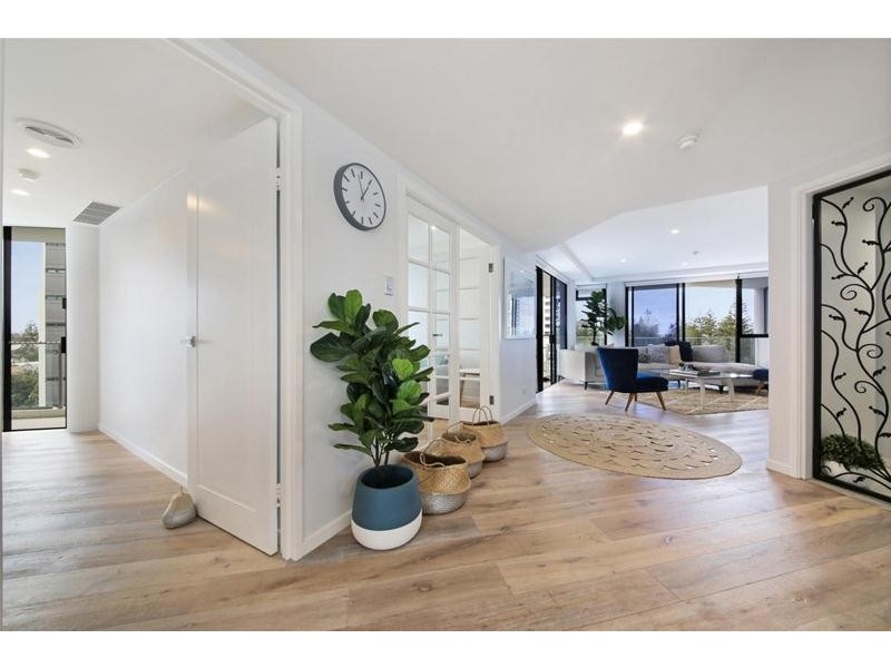 ‘Calais’ 19 Peak Avenue, Main Beach QLD 4217