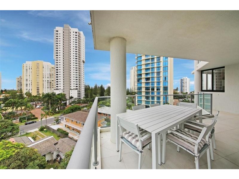 ‘Calais’ 19 Peak Avenue, Main Beach QLD 4217