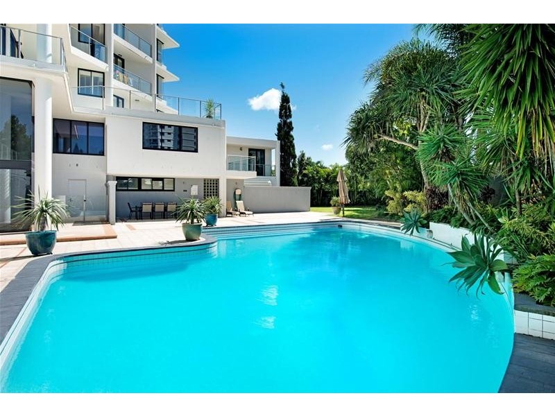 ‘Calais’ 19 Peak Avenue, Main Beach QLD 4217