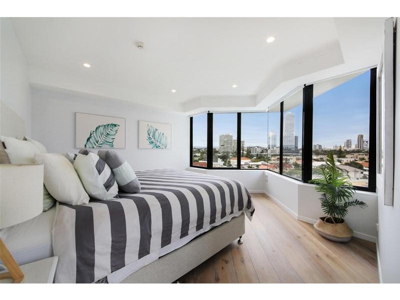 ‘Calais’ 19 Peak Avenue, Main Beach QLD 4217