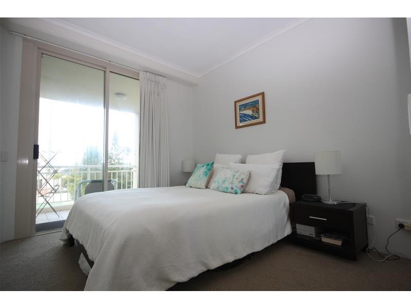 ‘Maldives’ 46 Pacific  Street, Main Beach QLD 4217