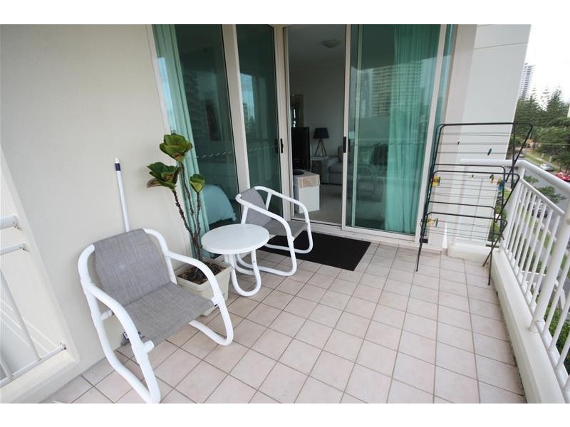 ‘Maldives’ 46 Pacific  Street, Main Beach QLD 4217