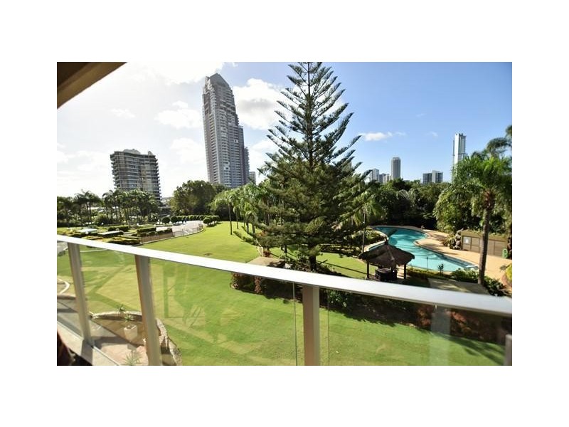 ‘Atlantis East’ 2 Admiralty Drive, Paradise Waters QLD 4217