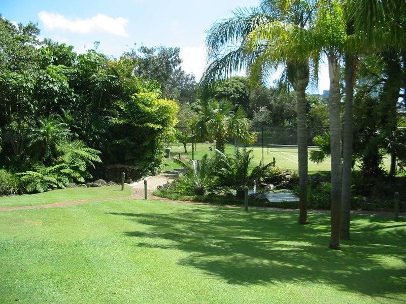 ‘Atlantis East’ 2 Admiralty Drive, Paradise Waters QLD 4217