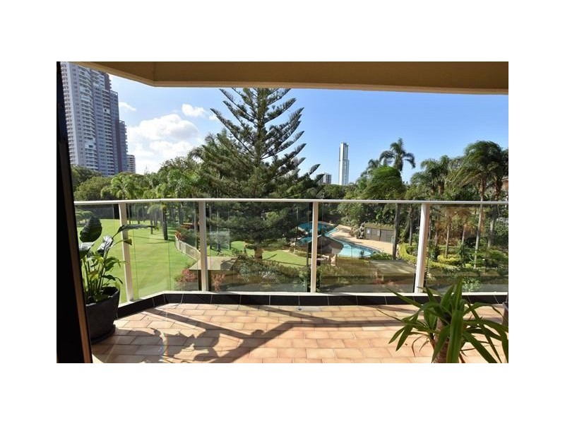‘Atlantis East’ 2 Admiralty Drive, Paradise Waters QLD 4217