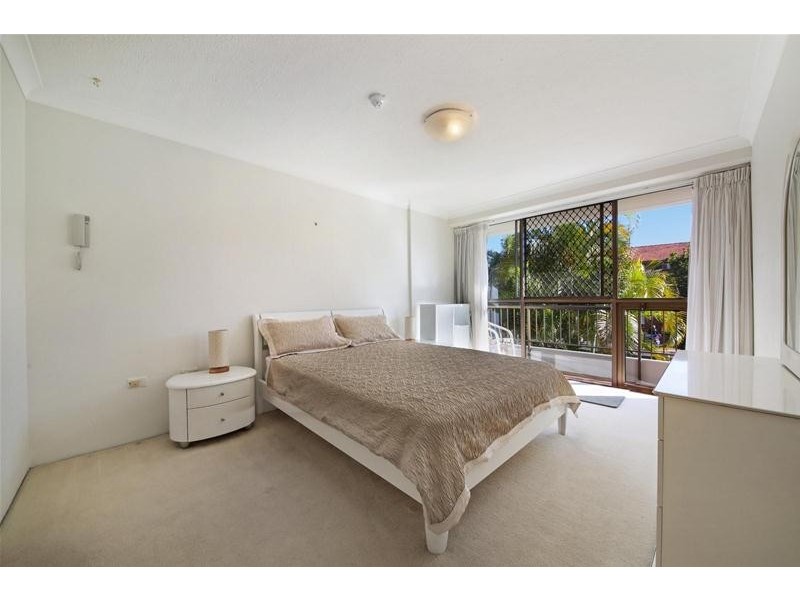 ‘KINGS ROW CTR’ 20 Commodore Drive, Paradise Waters QLD 4217