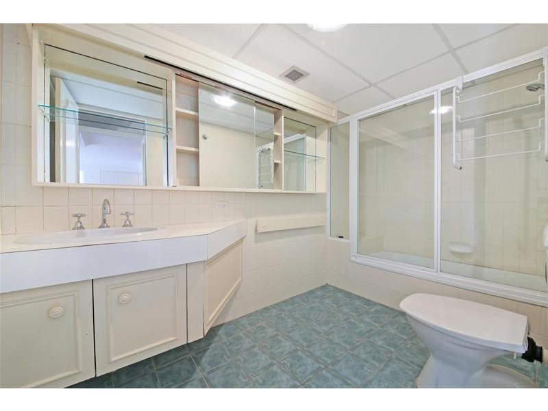 ‘KINGS ROW CTR’ 20 Commodore Drive, Paradise Waters QLD 4217