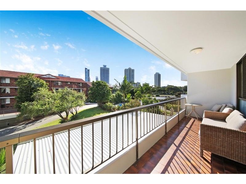 ‘KINGS ROW CTR’ 20 Commodore Drive, Paradise Waters QLD 4217