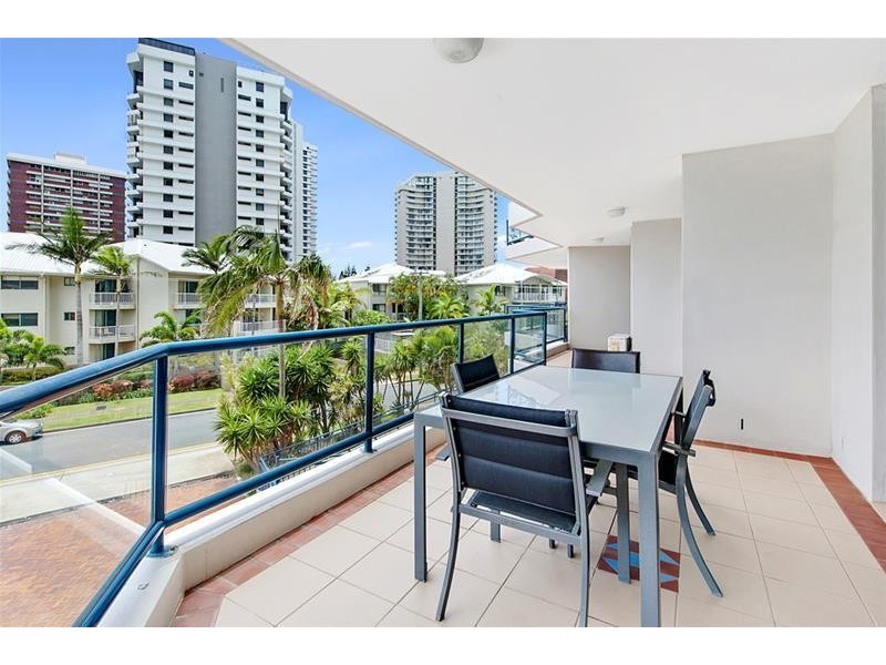 ‘THE WARATAH’ 22 Montgomery Avenue, Main Beach QLD 4217