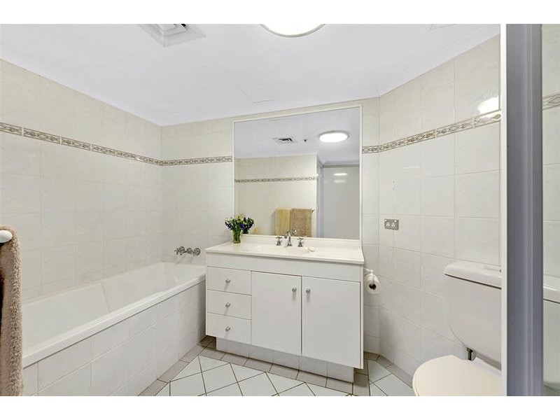 ‘THE WARATAH’ 22 Montgomery Avenue, Main Beach QLD 4217