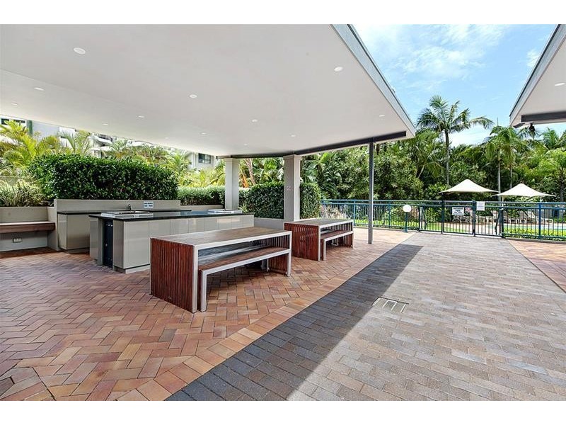‘THE WARATAH’ 22 Montgomery Avenue, Main Beach QLD 4217