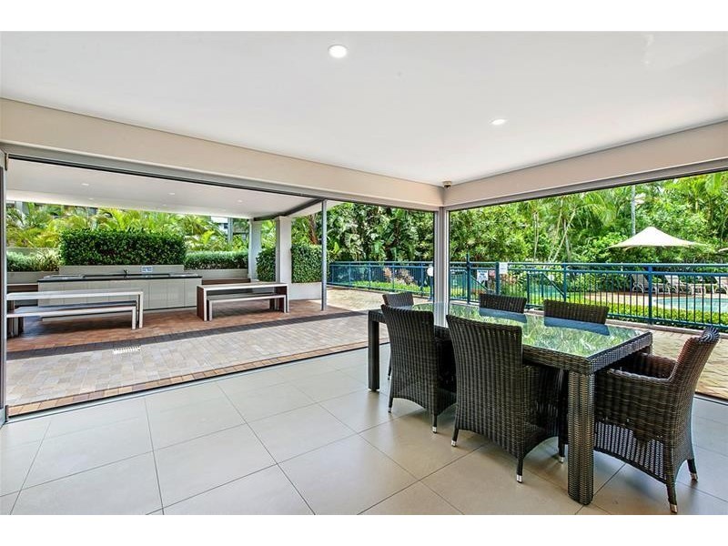 ‘THE WARATAH’ 22 Montgomery Avenue, Main Beach QLD 4217