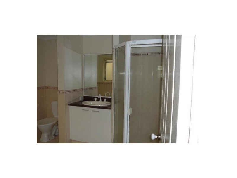 4/50 Pohlman Street, Southport QLD 4215