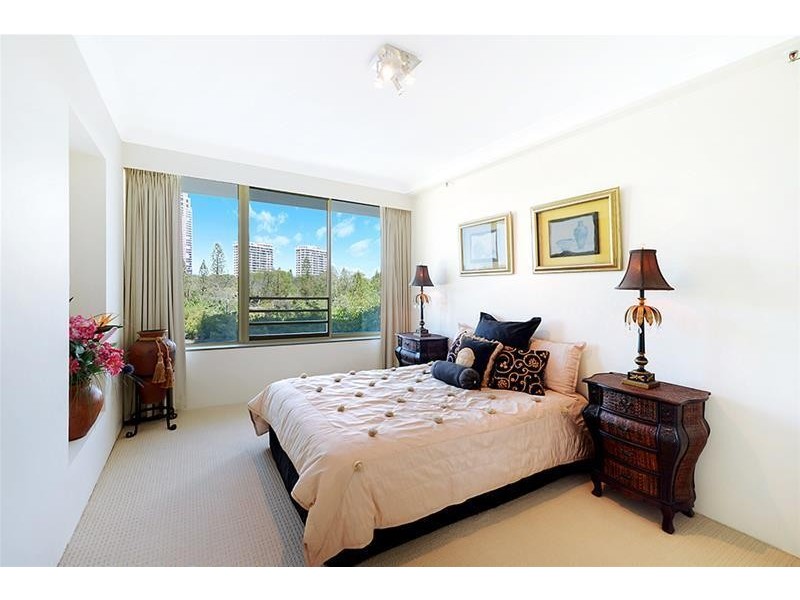 1 Serisier Avenue ‘CONTESSA”, Main Beach QLD 4217